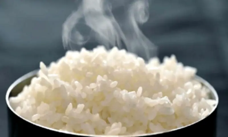 Bí quyết nấu cơm ngon: Thêm giấm trắng và dầu ăn có tác dụng gì?