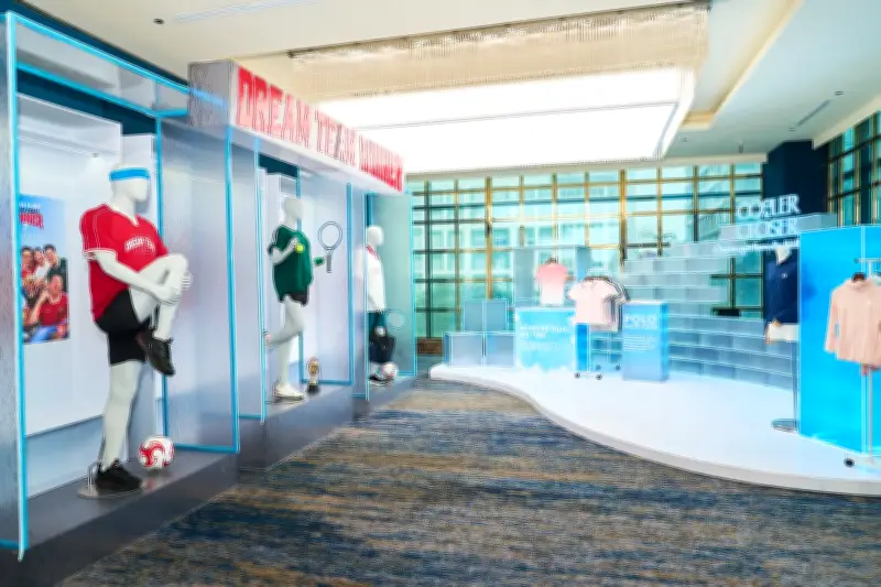 Bộ sưu tập Hè lấy cảm hứng từ hình ảnh đá băng mắt lạnh độc đáo