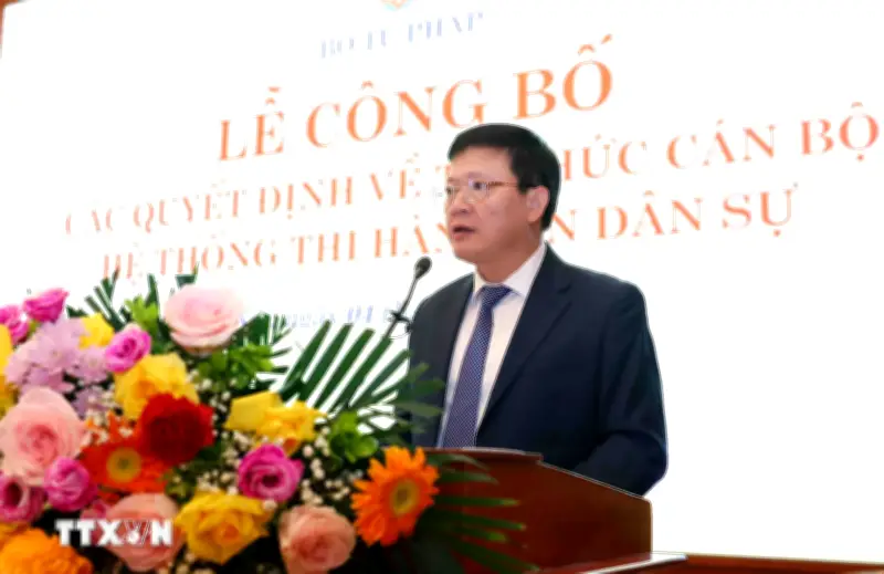 Bổ sung tiêu chuẩn lập trường chính trị vững vàng vào tiêu chuẩn luật sư