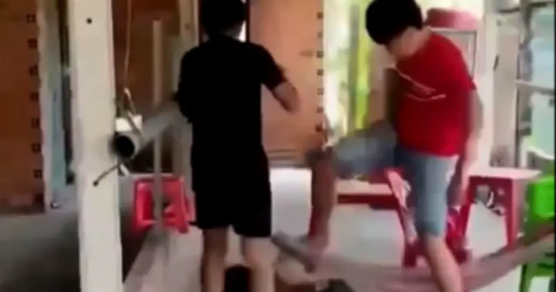 Bé trai 12 tuổi bị hành hung vì nợ 100.000 đồng ở Tây Ninh