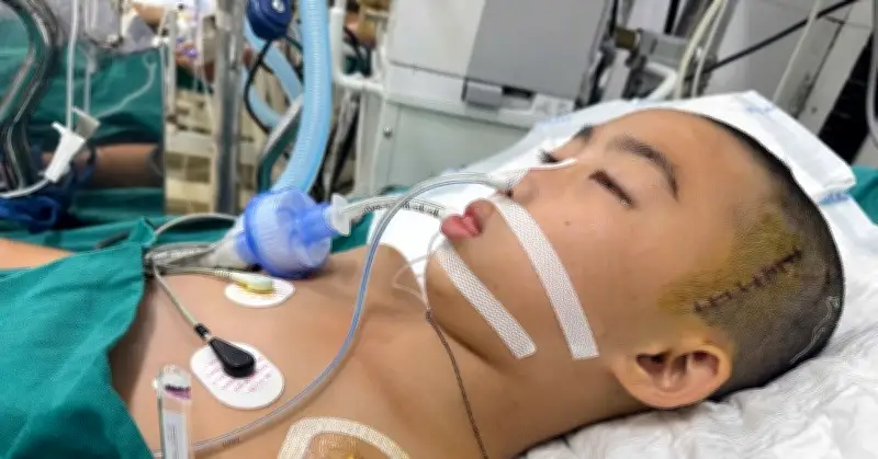 Bé trai 13 tuổi người Tây Nguyên nguy kịch, cần cộng đồng tiếp sức