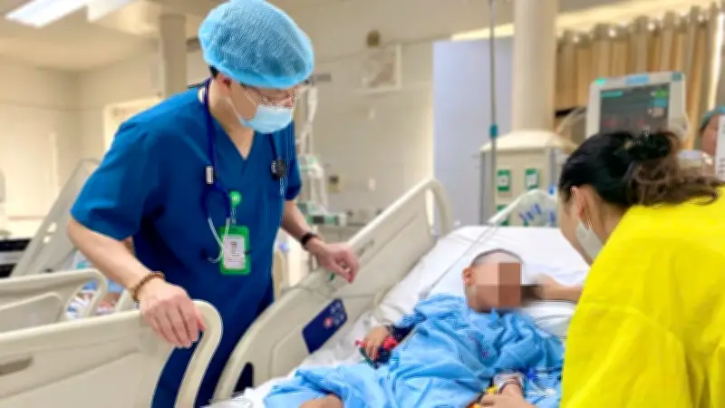 Bé trai 5 tuổi thoát chết thần kỳ sau tai nạn xe khách nghiêm trọng trên đường Tam Đảo