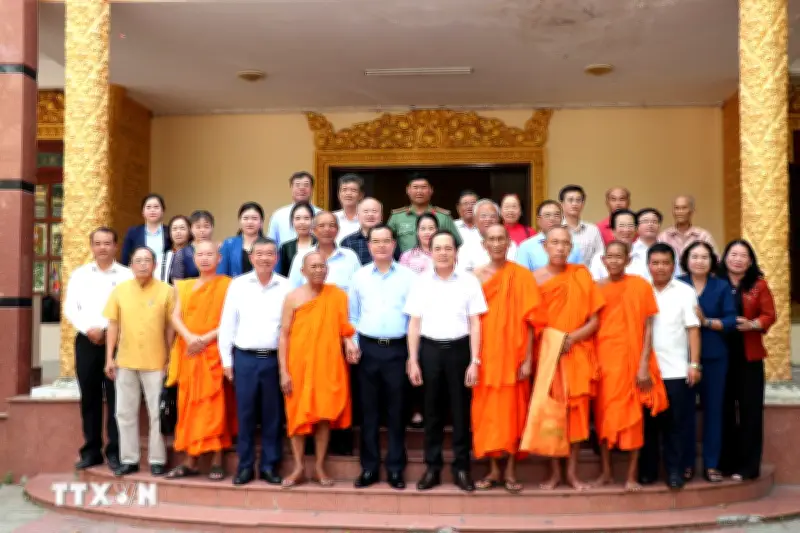 Bộ trưởng Bộ Dân tộc và Tôn giáo thăm, chúc Tết đồng bào Khmer tại Vĩnh Long