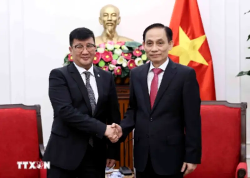 Bộ trưởng Ngoại giao Lê Hoài Trung tiếp Đại sứ Mông Cổ tại Hà Nội