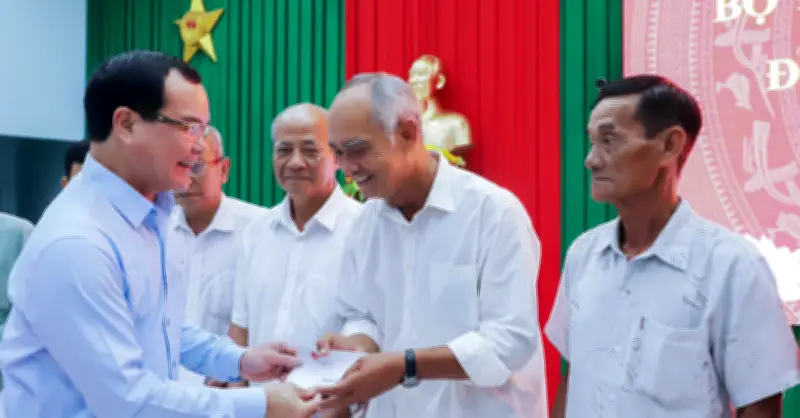 Bộ trưởng Nguyễn Đình Khang thăm, chúc Tết đồng bào Khmer tại Vĩnh Long