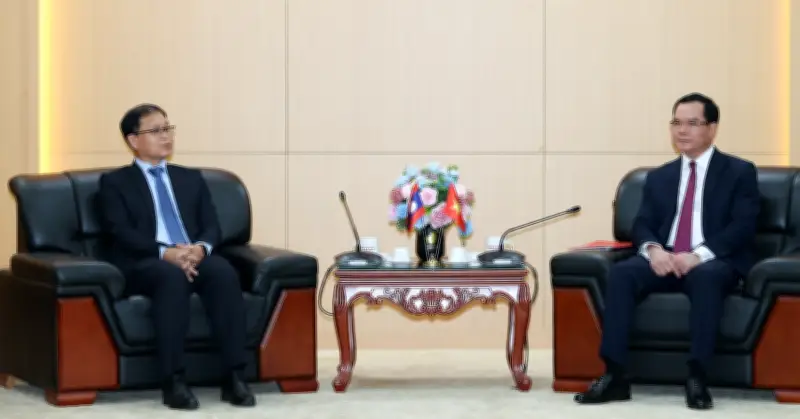 Bộ trưởng Nguyễn Đình Khang tiếp đoàn Văn phòng Thủ tướng Lào