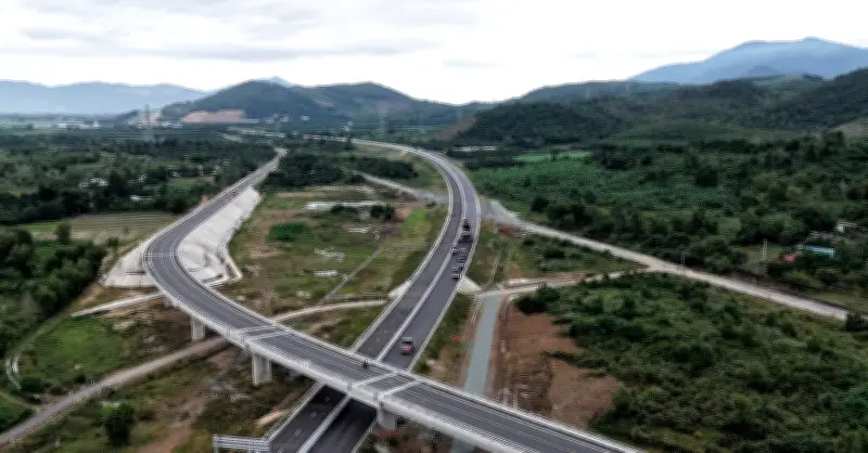 Bộ Xây dựng cảnh báo tình trạng phá hoại cáp điện, cáp dữ liệu trên các cao tốc trọng điểm