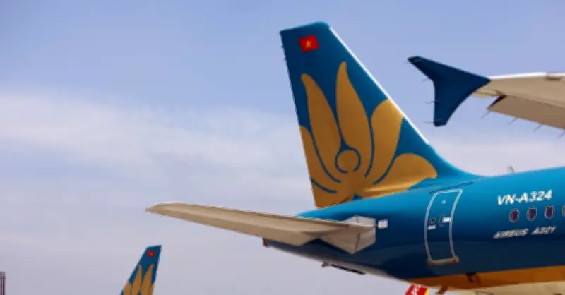 Bộ Xây dựng cập nhật tình hình nhiên liệu máy bay và xem xét tăng trần giá vé nội địa