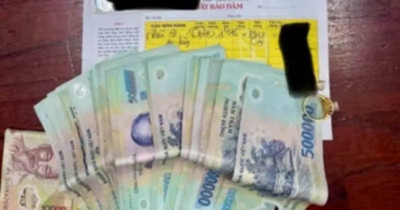 Ba học sinh lớp 9 nhặt được gần 40 triệu đồng, giao nộp công an để tìm chủ nhân