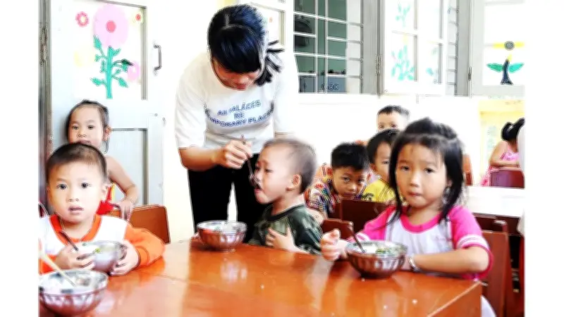 Bữa Ăn Học Đường: Nguy Cơ Tiềm Ẩn Và Giải Pháp Minh Bạch Từ Gốc