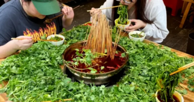 Bữa Ăn 'Nặng Mùi' Gây Tranh Cãi: Người Khen Nức Nở, Kẻ Chê Bỏ Phí Thực Phẩm