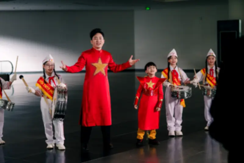 Ba thế hệ cùng xuất hiện trong sản phẩm âm nhạc kỷ niệm Ngày Thống nhất đất nước