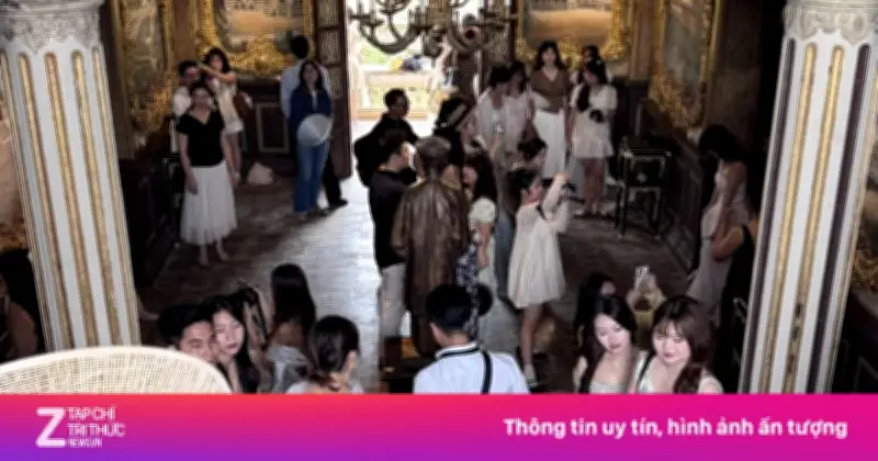 Bức ảnh '1 m2, 10 nàng thơ váy lụa' ở Huế gây sốt trong dịp Giỗ Tổ