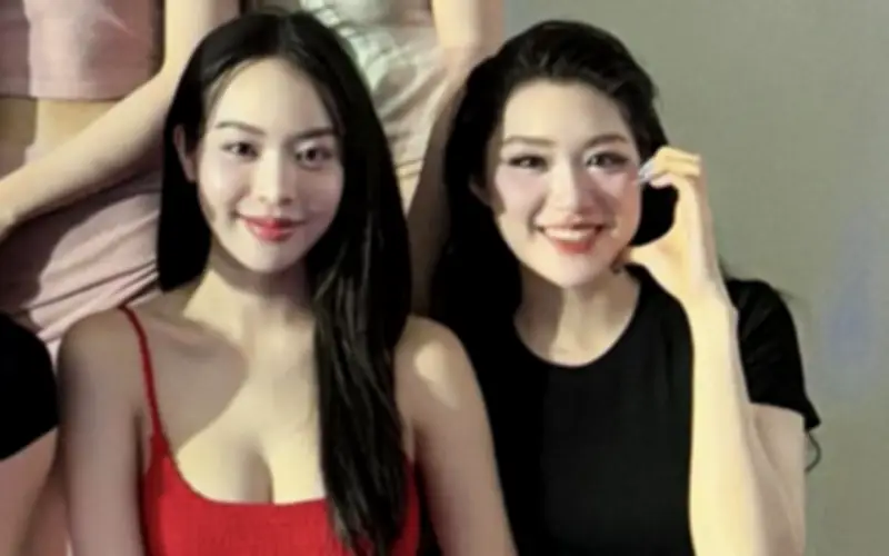Bức ảnh gây bão của Phương Oanh và Thanh Thúy: Nhan sắc rạng ngời, tình bạn đẹp