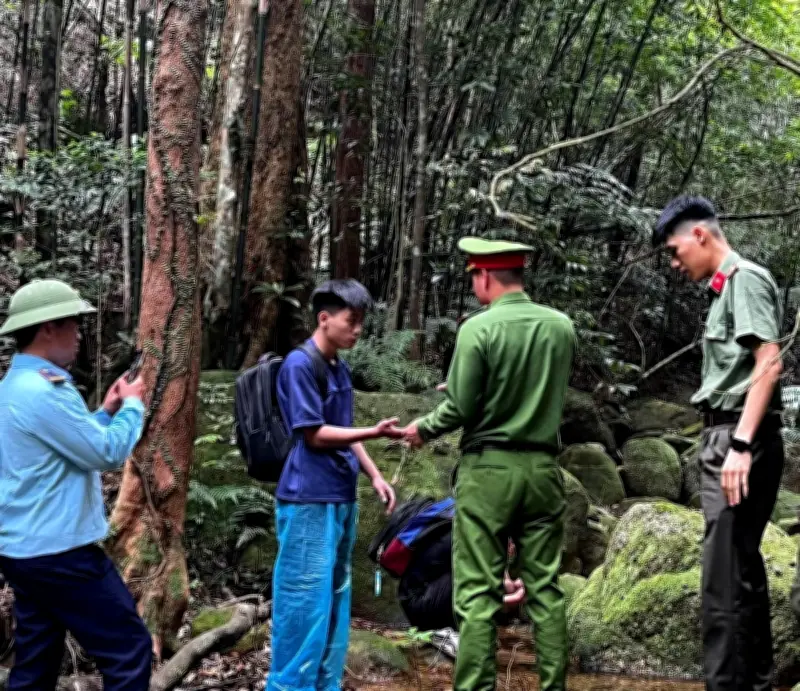 Bắc Ninh: Giải cứu kịp thời hai du khách lạc trong rừng sâu Tây Yên Tử