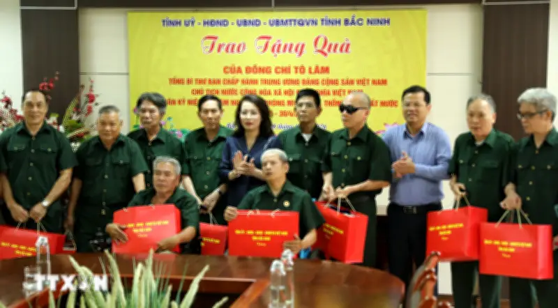 Bắc Ninh và Phú Thọ trao quà của Tổng Bí thư, Chủ tịch nước tới thương binh