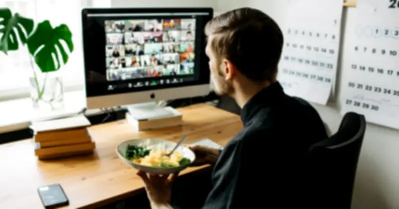 Bác sĩ Anh cảnh báo: Ăn trưa quá nhanh gây hại sức khỏe nghiêm trọng