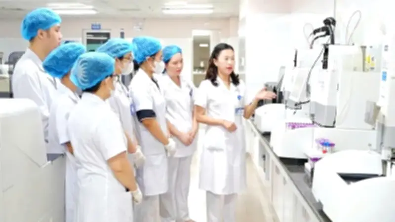 Bác sĩ Hương Lan: 'Đọc bệnh' trước triệu chứng, cứu người từ phòng xét nghiệm