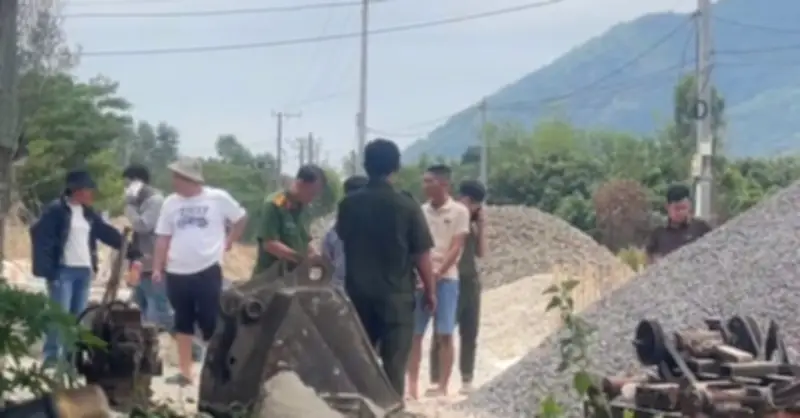 Bi Kịch Gia Đình: Cha Tử Vong, Con Trai Nguy Kịch Sau Vụ Án Mạng Trong Đêm