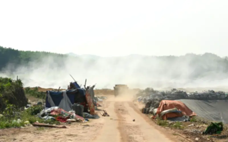 Bãi Rác Quảng Ninh Cháy Âm ỉ Hơn 1 Tuần, Thời Tiết Nắng Nóng Gây Khó Khăn Xử Lý