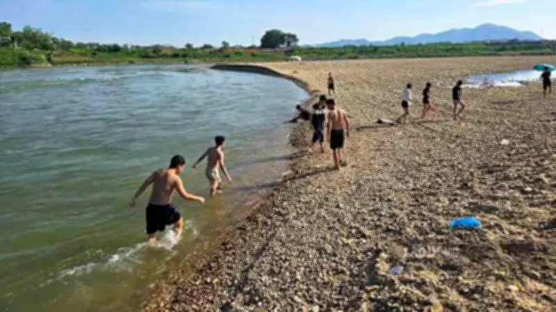 Bãi soi dưới chân cầu Tình Húc: Điểm nóng nguy cơ đuối nước tại Tuyên Quang