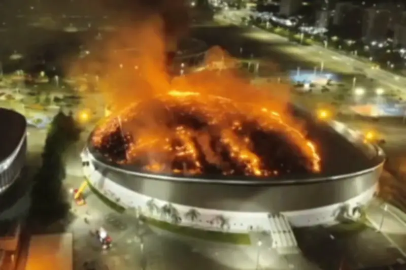 Biển Lửa Bao Trùm Sân Olympic Rio de Janeiro, May Mắn Không Thiệt Hại Nặng