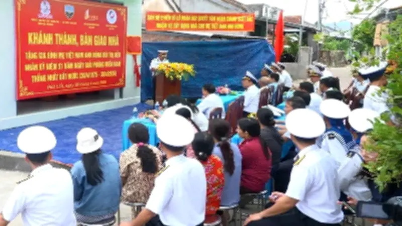 Bàn giao nhà tình nghĩa cho Mẹ Việt Nam Anh hùng Bùi Thị Bẻn