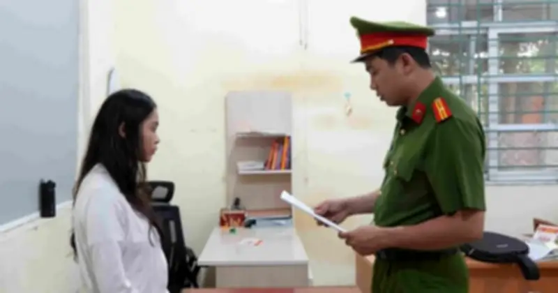 Bốn Phụ Nữ Livestream Khiêu Dâm, Thu Hút Hơn 30.000 Người Theo Dõi Trực Tuyến