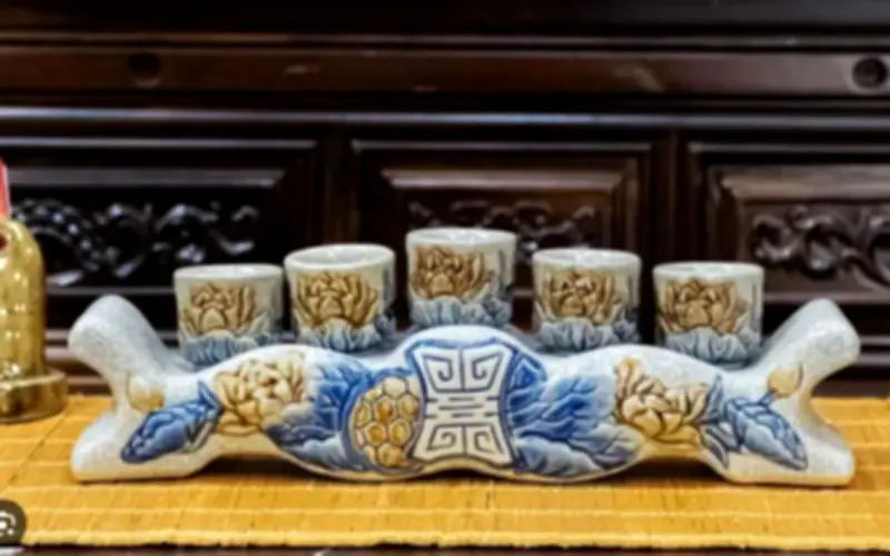 Bàn thờ gia tiên bài trí đúng phong thủy mang lại bình an cho con cháu