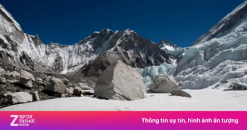 Băng Tan Trên Everest Phơi Bày Thi Thể Và Bí ẩn Lịch Sử Bị Chôn Vùi