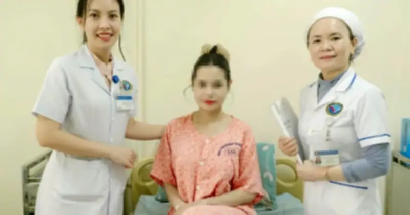 Bệnh viện Việt - Hàn Đà Nẵng phẫu thuật thành công khối u buồng trứng 14 cm