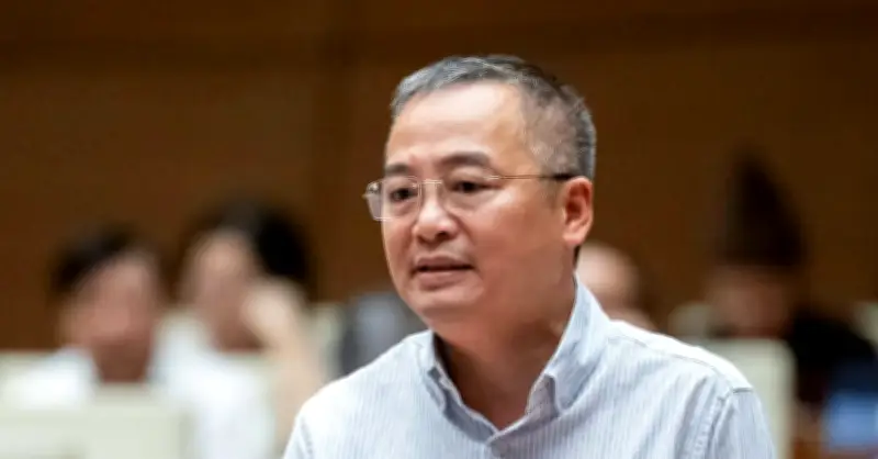 Bắt cặp với kiểu khen thưởng 3 năm liên tiếp: Phát hiện bất thường