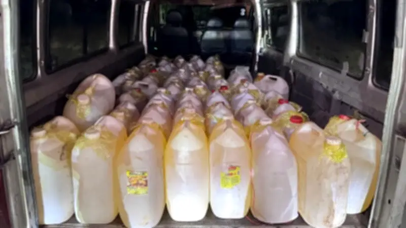 Bắt giữ tài xế vận chuyển 1.500 lít xăng trái phép qua biên giới Quảng Trị