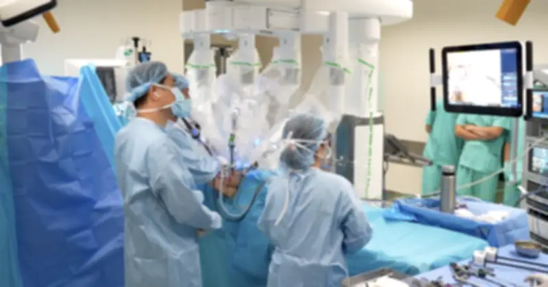 Bất ngờ phát hiện bướu thận qua khám sức khỏe định kỳ, điều trị thành công bằng robot