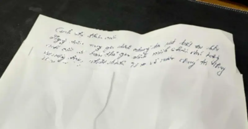 Bất ngờ về chiếc phong bì đầy cốm của gia đình bạn trai Việt kiều