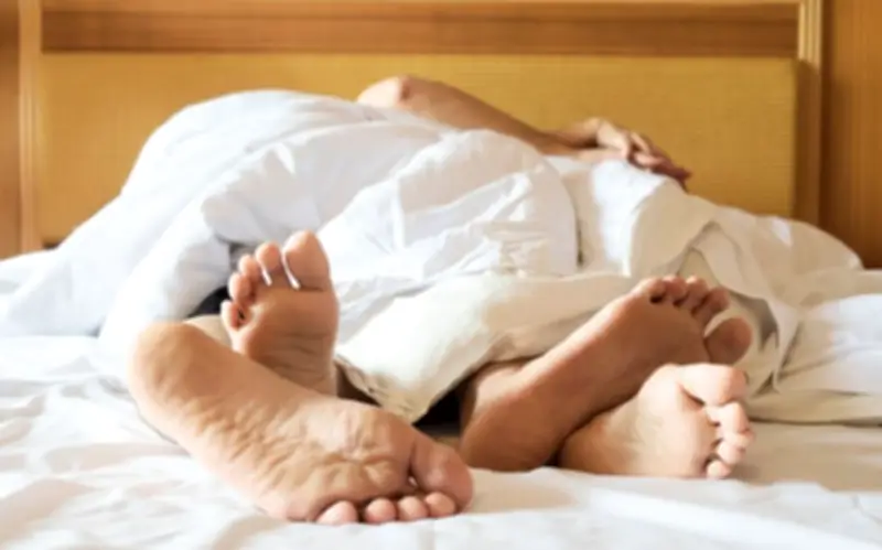 Bắt quả tang vợ ngoại tình, chồng uống rượu lấy can đảm và cái kết rúng động