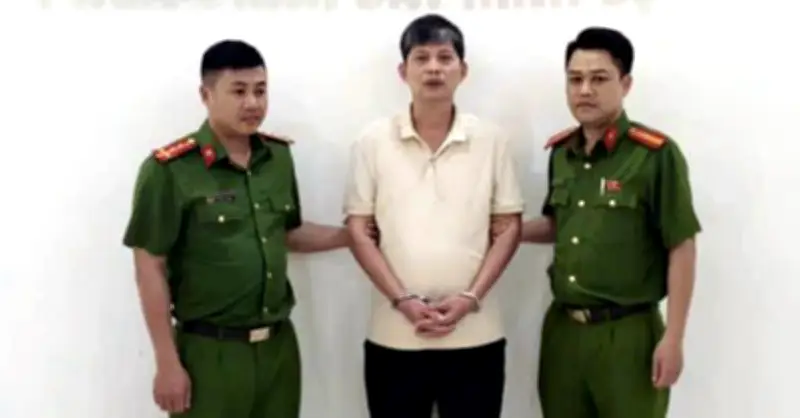 Bắt tạm giam người đổ ô tô chặn barie tại tầng hầm chung cư ở Hà Nội