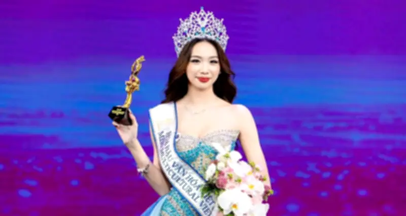 Cô Gái 18 Tuổi Đăng Quang Hoa Hậu Văn Hóa Việt Nam 2026