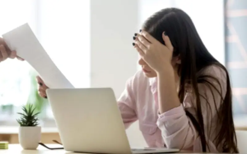 Cô gái 31 tuổi bị sa thải chưa đầy 24 giờ, khiến sếp phải nhận sai sau một đêm