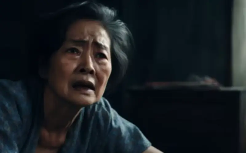 Cô gái cắt liên lạc gia đình, sống cùng bạn trai đại gia ở bãi rác, cuối cùng mất sạch tiền