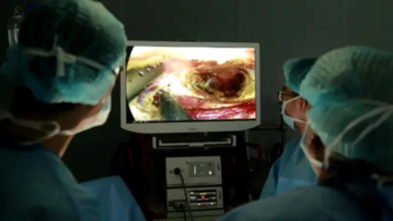 Cô gái trẻ chiến thắng ung thư tuyến giáp nhờ kỹ thuật phẫu thuật không để sẹo