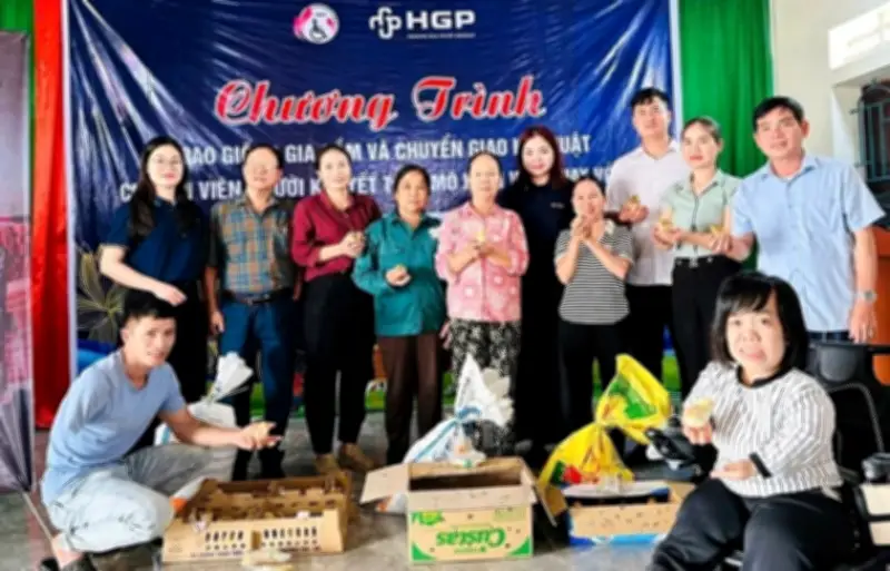 Cô Gái Trên Xe Lăn Gieo Nghị Lực, Giúp Hàng Trăm Người Khuyết Tật Tự Lập