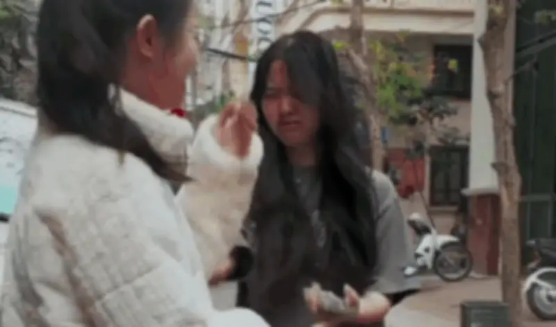 Cô gái Việt bí mật bay từ Mỹ về ăn Tết, gia đình vỡ òa sau hơn 1 năm xa cách