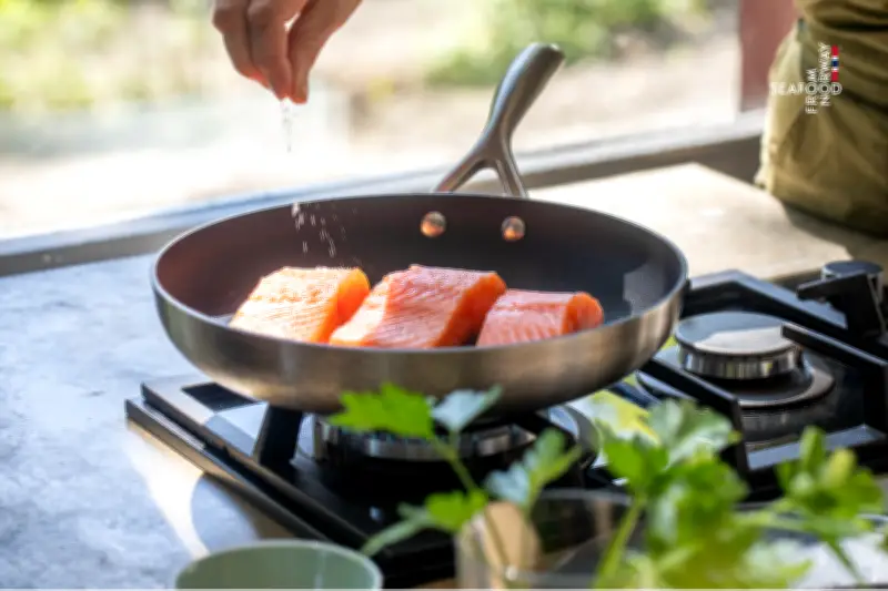 Cá Hồi Na Uy: Món Ăn Dinh Dưỡng Gắn Kết Bữa Cơm Gia Đình Việt