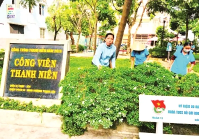 Cô Hồng: Người cán bộ khu phố tận tụy, biến bãi rác thành công viên