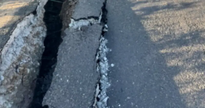 Cà Mau: Lại xảy ra sụt lún đường, mặt đường nứt gãy dài 61 mét