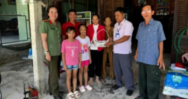 Cà Mau: Người dân tự giác giao nộp rái cá con sau va chạm giao thông