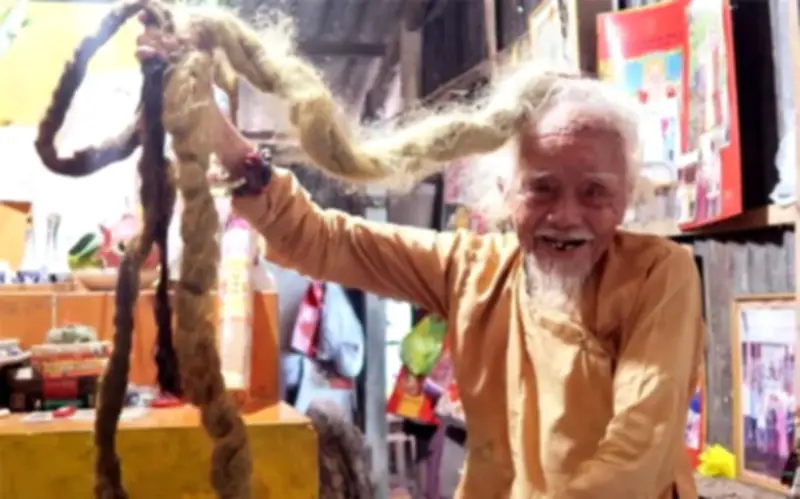 Cụ ông Tám Nhơn và mái 'tóc rồng' kỳ lạ: Niềm tin suốt 80 năm gắn với sức khỏe