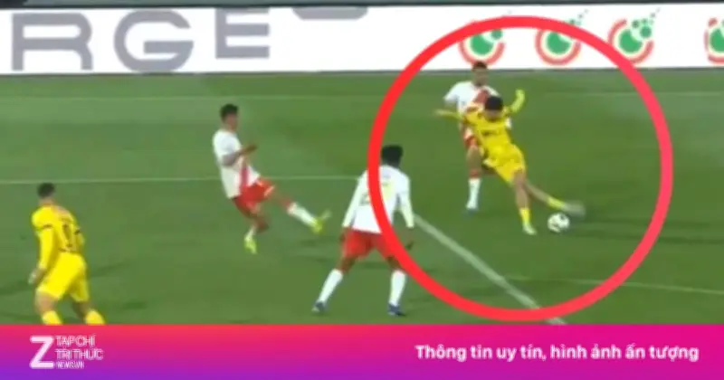 Cú đá Rabona ngoạn mục từ ngoài vòng cấm gây sốc cho người xem