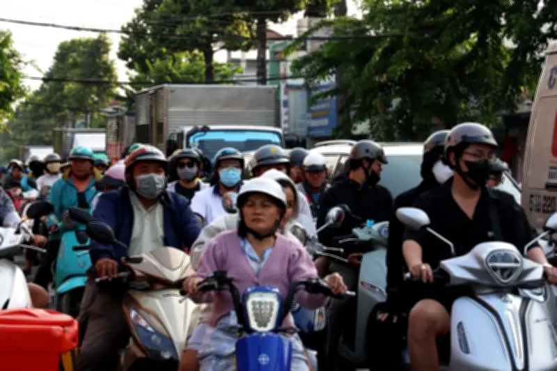Cửa ngõ TP.HCM đông xe nhưng vẫn thông suốt sau nghỉ lễ Giỗ Tổ